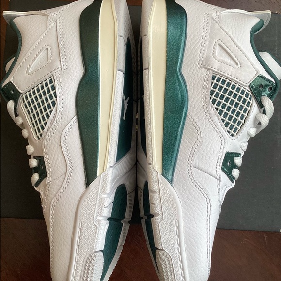 Jordan 4 Kids White and Dark Green - Picture 7 of 9
